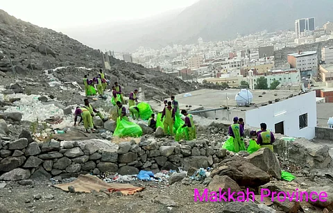 أمانة مكة تتفاعل مع مطالبة "الشورى" وتنظف جبل النور وغار ثور