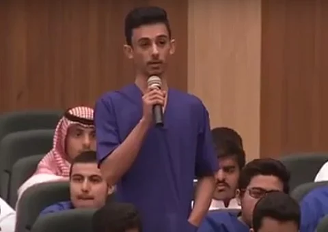 طالب فيديو "السبب أنت وإخوانك": لست عنصرياً.. ومدير الجامعة أبي وإن قسا
