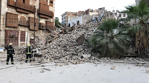 انهيار مبنى مهجور بالمنطقة التاريخية بجدة