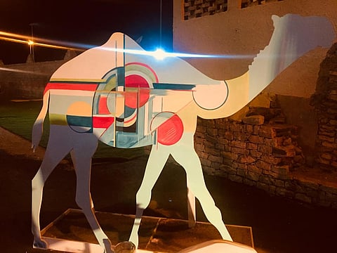 لأول مرة.. لوحات تشكيلية على هيئة "جمل" في مهرجان ولي العهد