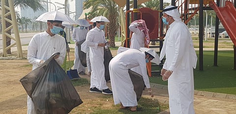 شاهد.. "بيئتي.. وطني" مبادرة بمشاركة 25 شاباً لتنظيف حديقة الملك عبدالله بمكة