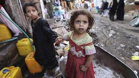 في 24 ساعة.. "الحوثي" يحرم اليمنيين من منظمتين إنسانيتين