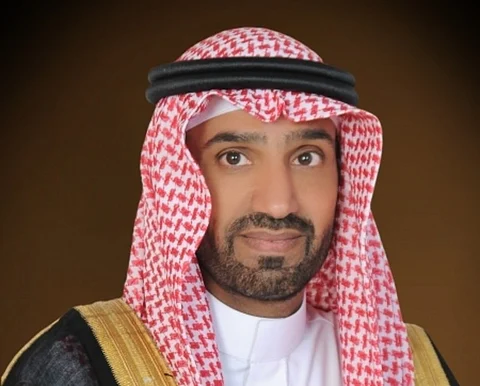 "العمل": إجازة يومان لموظفي القطاع الخاص .. وسلم وظيفي