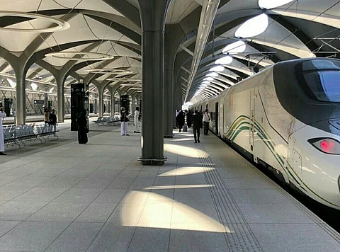 وانطلق قطار الحرمين السريع.. شاهد صور لأول رحلة