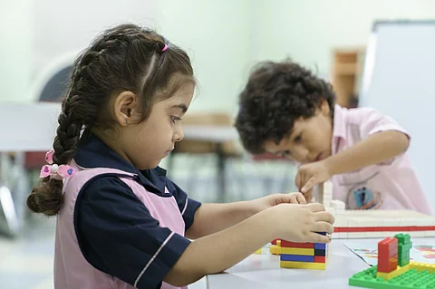 شاهد.. أول مدرسة بنات بالطائف تدشن مبادرة "التعلم الرقمي"
