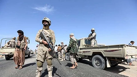 الجيش اليمني ينفّذ عملية تمشيط واسعة لشرق الحديدة ويعثر على أسلحة مخبّأة للانقلابيين
