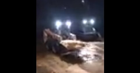 بالفيديو.. الاستعانة بـ"شيولات" لإزاحة البرد بالحلقة الشرقية بالطائف