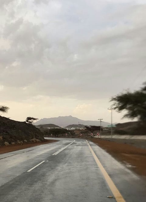 هطول أمطار على أملج .. و"الأرصاد": تستمر حتى 5 مساء اليوم