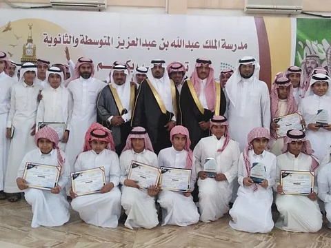 تكريم المتفوقين والفائزين بالمسابقة الوطنية في "مدرسة الملك عبدالله" بخاط