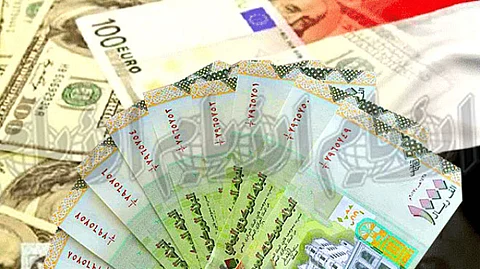 إجراءات سعودية تقود إلى استعادة الريال اليمني 25 % من قيمته