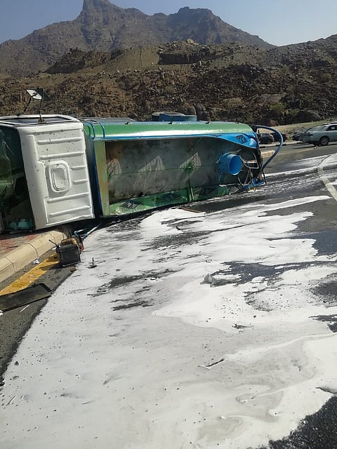 نجاة امرأة من حادث مروري تعرضت له على طريق الشرائع
