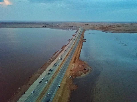 "الدليقان" يوثِّق جَمال "عاصمة الملح".. بحيرة العوشزية الأكبر بالجزيرة العربية