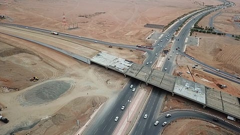 الملك يضع حجر الأساس لـ 4 مشاريع للطرق بحائل بأكثر من 294 مليون ريال