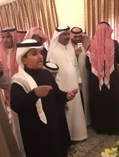 والدة "طفل حائل" صاحب القصيدة لـ "سبق": تواضع ولي العهد لم يسبب له إرباكاً.. وكتب كلماتها بنفسه