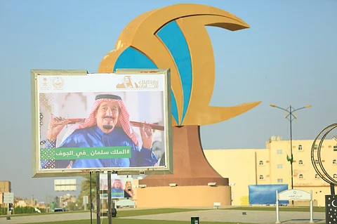 شاهد.. كيف استعدت شوارع "الجوف" وتزيّنت لاستقبال ضيفها الكبير