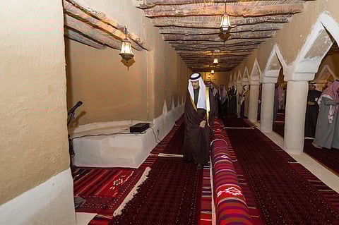 "إعمار المساجد التاريخية".. عناية ملكية تتواصل والرقم 130 سِرُّ تميز ولي العهد