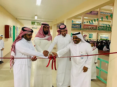 مدير مكتب تعليم شرق الرياض يدشن برنامج التوحد في ابتدائية خيبر