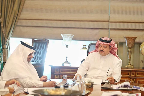 "مشعل بن ماجد" يرأس مجلس جائزة أهالي جدة للمعلم المتميز