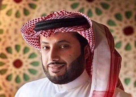 آل الشيخ يتكفل بعلاج رئيس نادي النصر