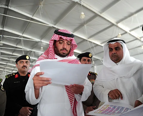 "بن جلوي" يتفقد استعدادات معرض جدة الدولي الرابع للكتاب