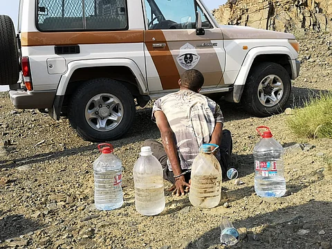 شرطة المجاردة تطيح بإفريقي يروج للعرق المسكر وتضبط مصنعه
