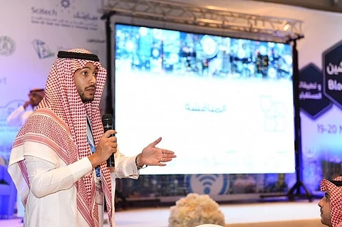 مختصون يستعرضون تقنية "البلوكتشين" في مساعدة المحتاجين بمخيمات اللاجئين