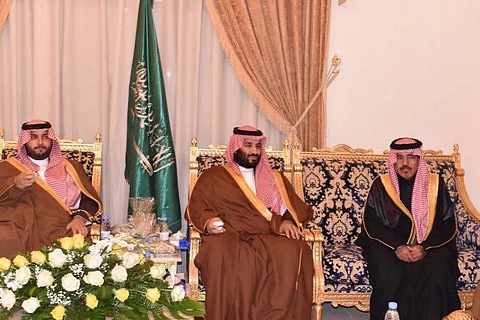 "ولي العهد" يزور أسرتي "المويشير والسهيان" في سكاكا