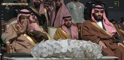 بالفيديو.. الملك سلمان يتأثر عند إشارة العواجي إلى جهود "المؤسس" في توحيد المملكة