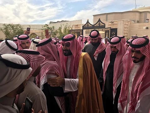 بالفيديو .. الصورة التي استوقفت ولي العهد في منزل أحفاد "مصوّت بالعشاء"