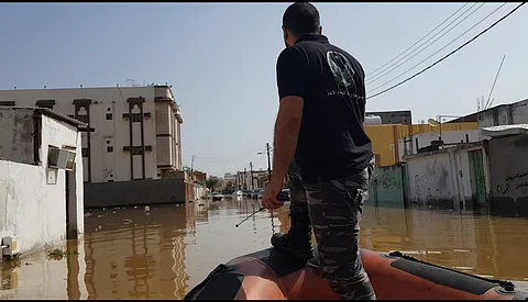 إنهار السد وانهمرت السيول.. هكذا فك احتجاز 87 حالة داخل مركبات ومنازل الليث