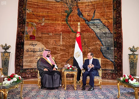 بالصور.. سمو ولي العهد يلتقي الرئيس المصري في قصر الاتحادية بالقاهرة