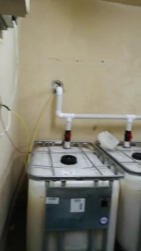 بالصور.. "هيئة المعروف" تطيح بمصنع للخمور بالرياض