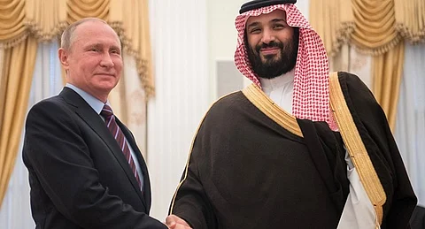 "بوتين" يشيد بدور المملكة وولي العهد في نجاح اتفاقات خفض إنتاج النفط