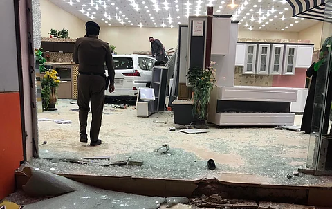 "جيب لكزس" يقتحم محل مطابخ في رفحاء.. والسبب تعليق مثبِّت السرعة!