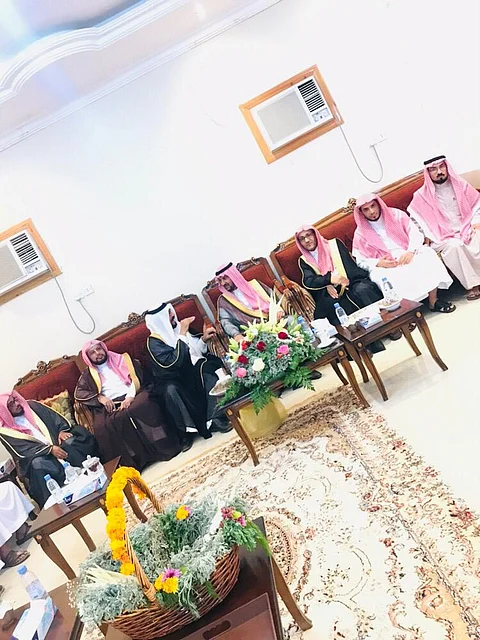 " بندر بن سلمان" يزور مساعد رئيس المحكمة الجزائية بجازان