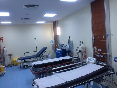 إنقاذ شابين أحدهما تعرض للطعن والآخر لحادث مروري بمستشفى الخرمة