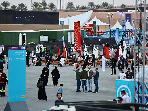 شاهد .. فعاليات "فورمولا إي" تتواصل بمهرجانات ترفيهية وثقافية