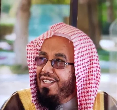 متصلة: زوجي لا يصلي ولا يغتسل من الجنابة.. والمطلق: لا يجوز البقاء معه إلا في هذه الحالة