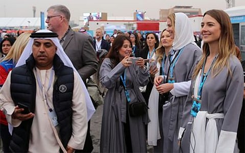 سياح غربيون في "فورمولا إي": السعودية ظلت مكانًا غريبًا.. وهذه الزيارة صححت المفاهيم المغلوطة لدينا