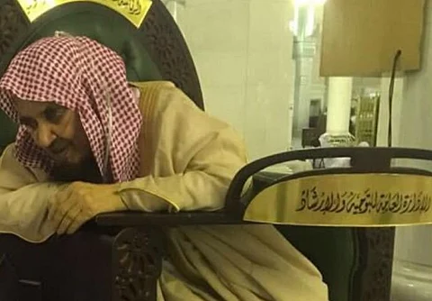 وفاة الشيخ "العجلان" بعد أن أمضى 25 عامًا مدرسًا بالمسجد الحرام