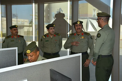 مدير جوازات الرياض يزور شعبة "المدينة الرقمية"