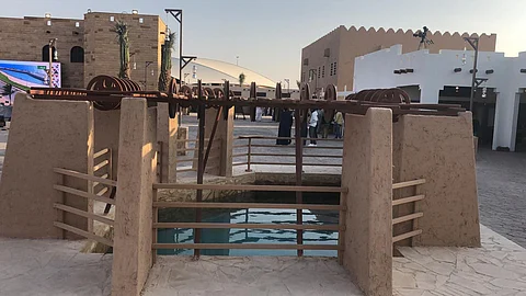 "أشهر بئر" من تيماء.. تروي لزوار الجنادرية حكاية الـ"مائة جمل"