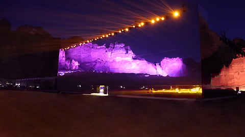 مبنى "مرايا" للفعاليات الفنية.. نافذة على جمال الطبيعة في "العلا"