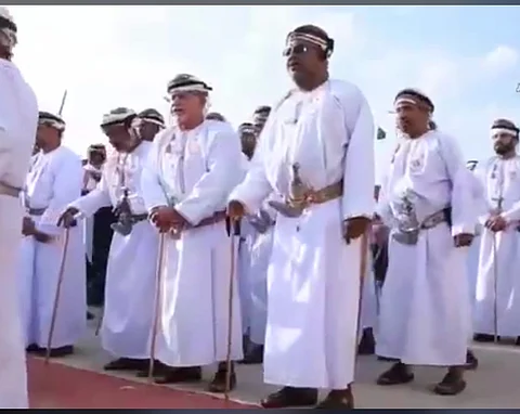 العازي.. "الفخر والمديح" يثير حماس زوار جناح السلطنة بـ"الجنادرية"