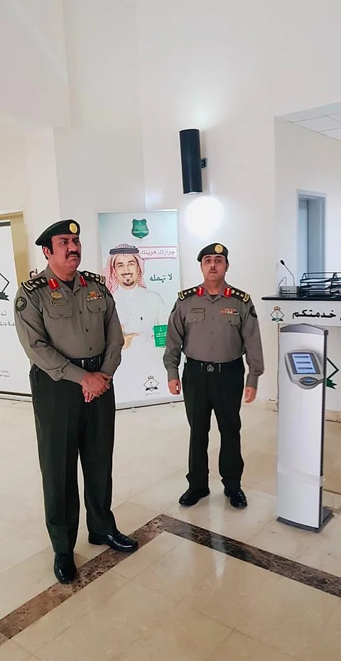 "الهباس" يتفقد سير العمل بإدارة الجوازات بالسلي