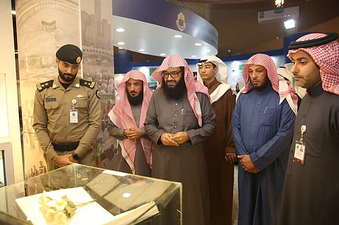خلال زيارته للجنادرية .. "الشليل" يتفقّد العمل الميداني بالمهرجان ويشيد بدور الحرس