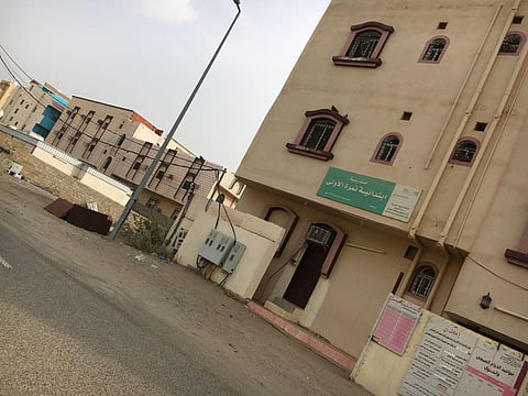 تأكيداً للخلل.. إخلاء مدرسة بنات نمرة بالقنفذة والدوام المسائي يربك الأهالي