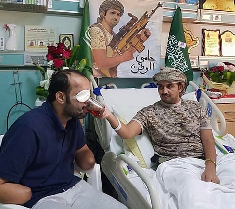 شاهد.. "الزهراني" و"العمري" يكشفان تفاصيل صورة "الوفاء والصداقة"
