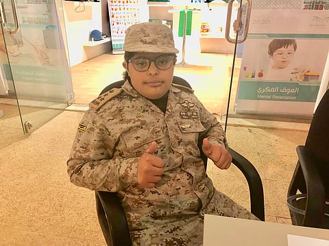 لم تمنعه الإعاقة.. "العيوني" طالب متوسطة يحقق 5 ألقاب بالسباحة