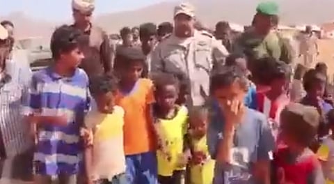 بعد يومَيْن من تطهيرها من الحوثيين.. حملات سعودية لإغاثة قرى بحرض اليمنية